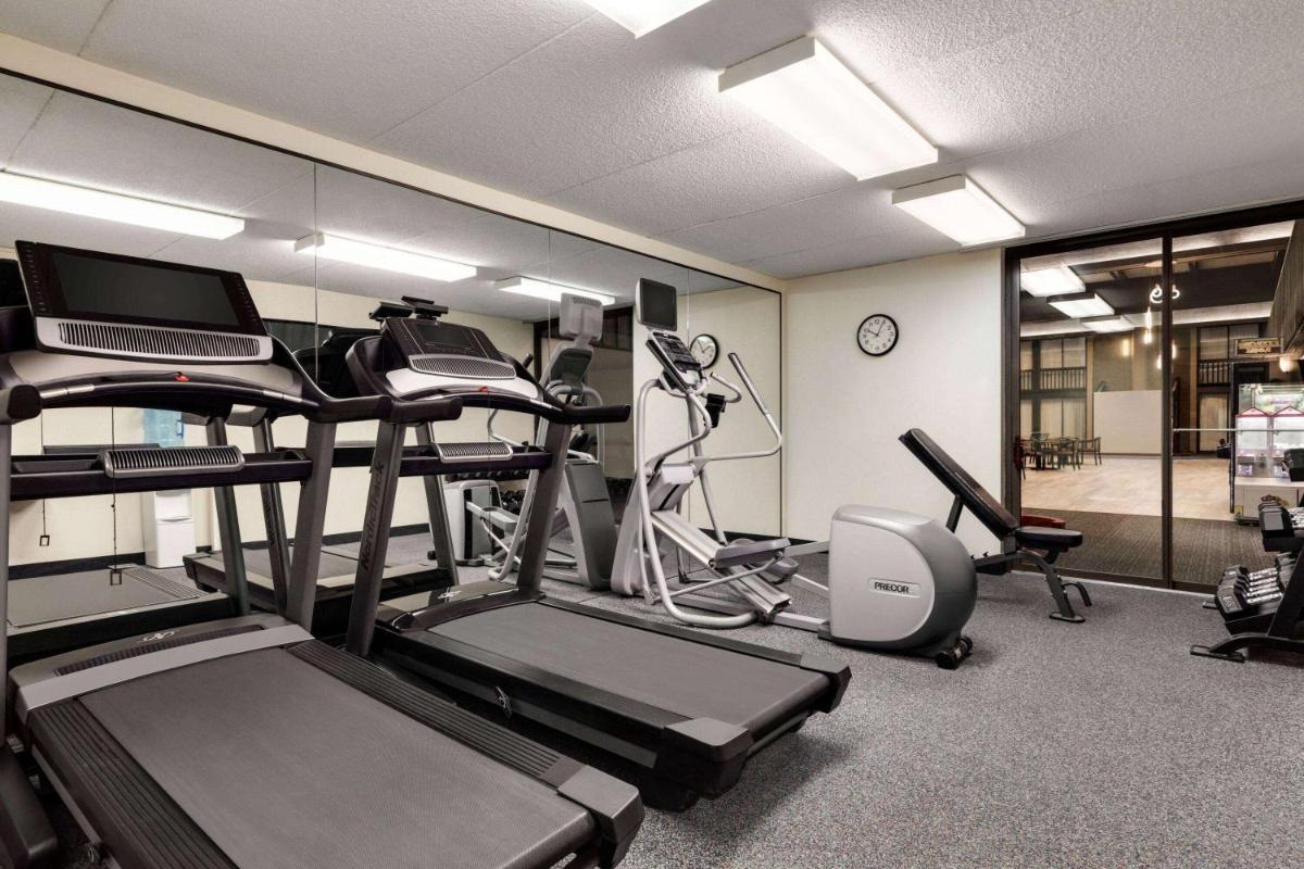 Popular attractions Area Nearby Property